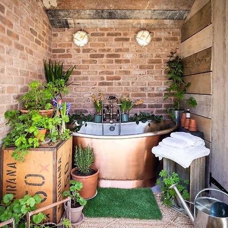The Walled Garden At Cheshire Boutique Bathhouse نانتويتش المظهر الخارجي الصورة