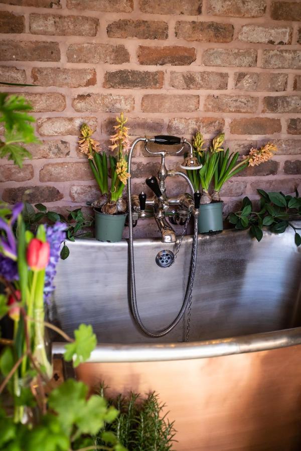 The Walled Garden At Cheshire Boutique Bathhouse نانتويتش المظهر الخارجي الصورة