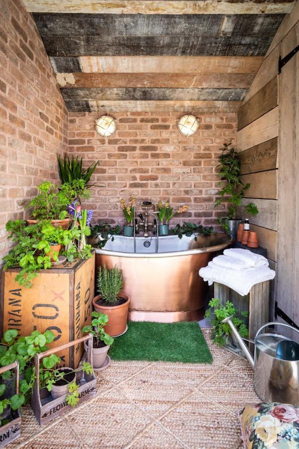 The Walled Garden At Cheshire Boutique Bathhouse نانتويتش المظهر الخارجي الصورة