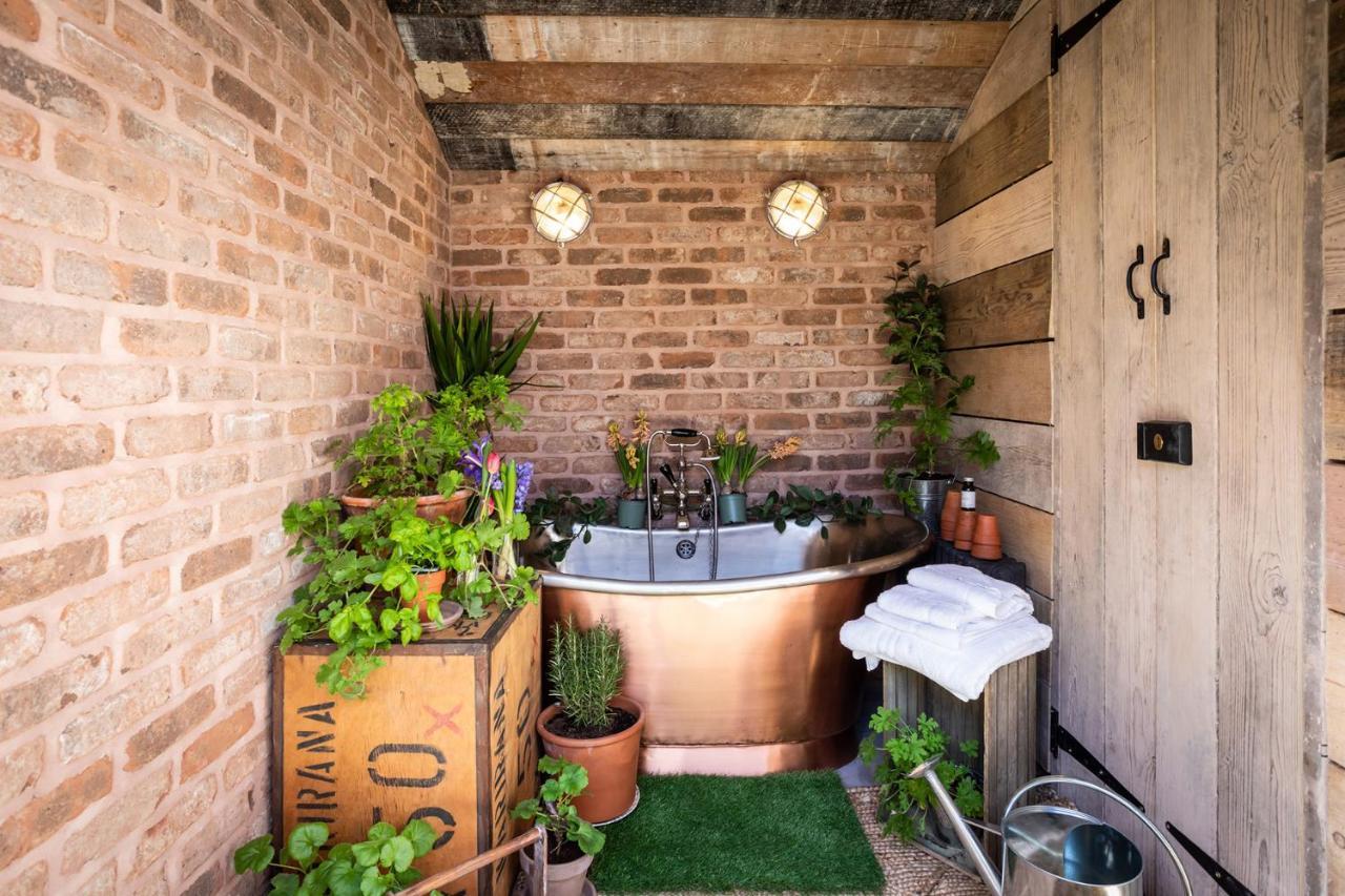 The Walled Garden At Cheshire Boutique Bathhouse نانتويتش المظهر الخارجي الصورة